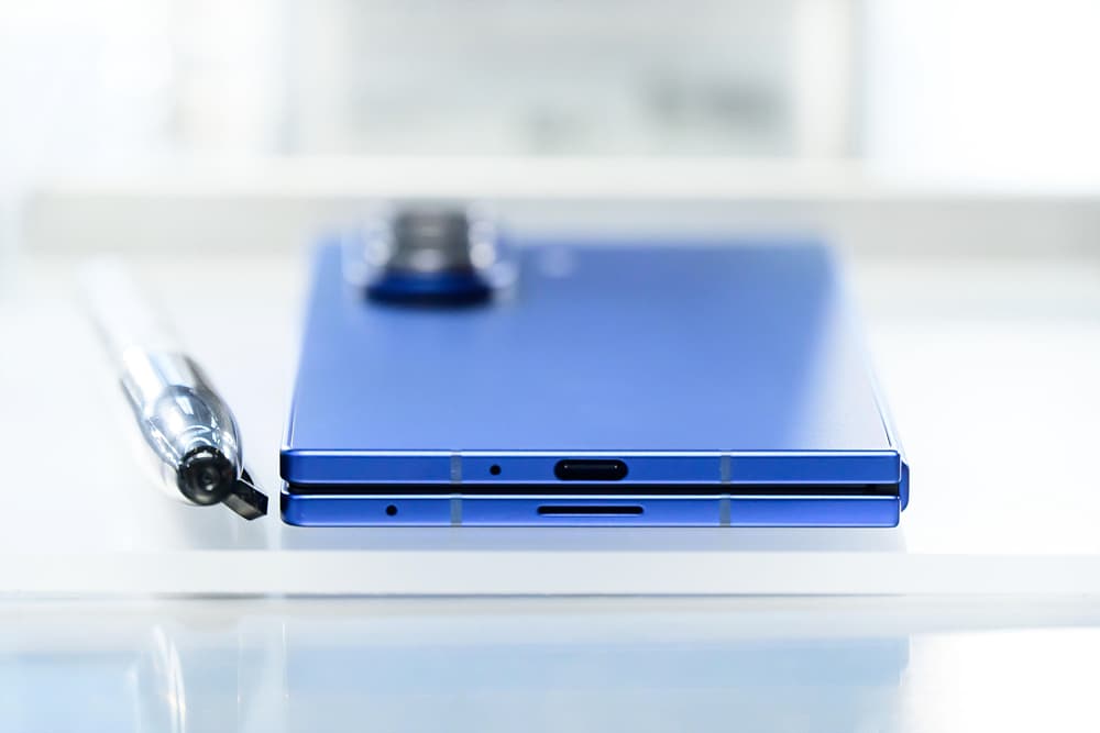 Galaxy Z Fold 8 multitasking three apps at once